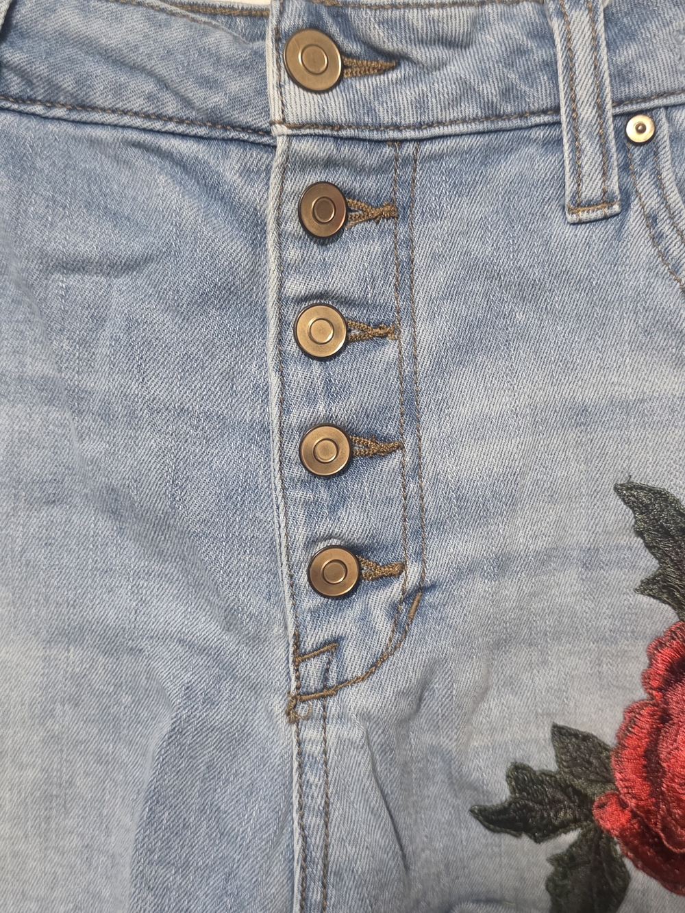NOBO Light Blue Denim Shorts with Red Rose Appliqué - Picture 4 of 9